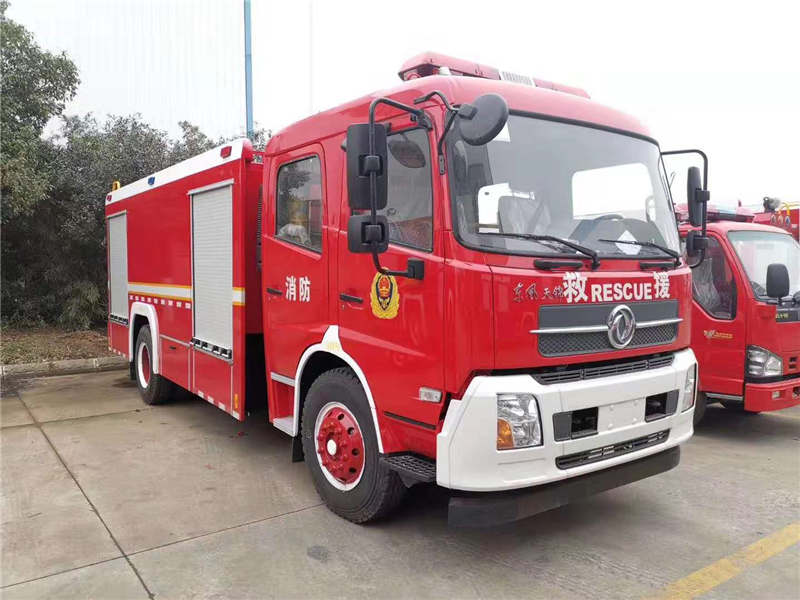 中潔牌天錦6噸泡沫消防車(chē)