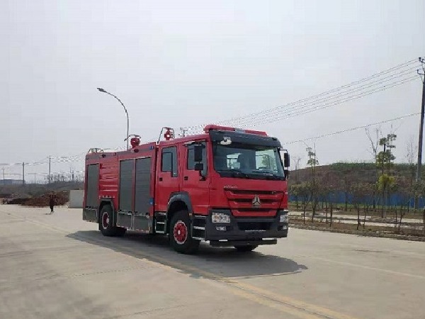 重汽7噸干粉泡沫聯(lián)用消防車(chē)